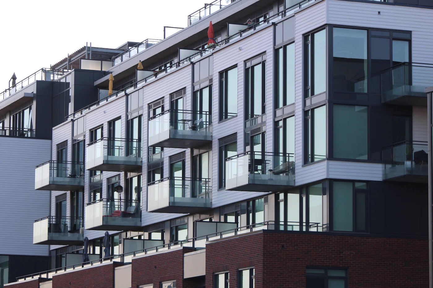 Façade de l'immeuble et ses balcons