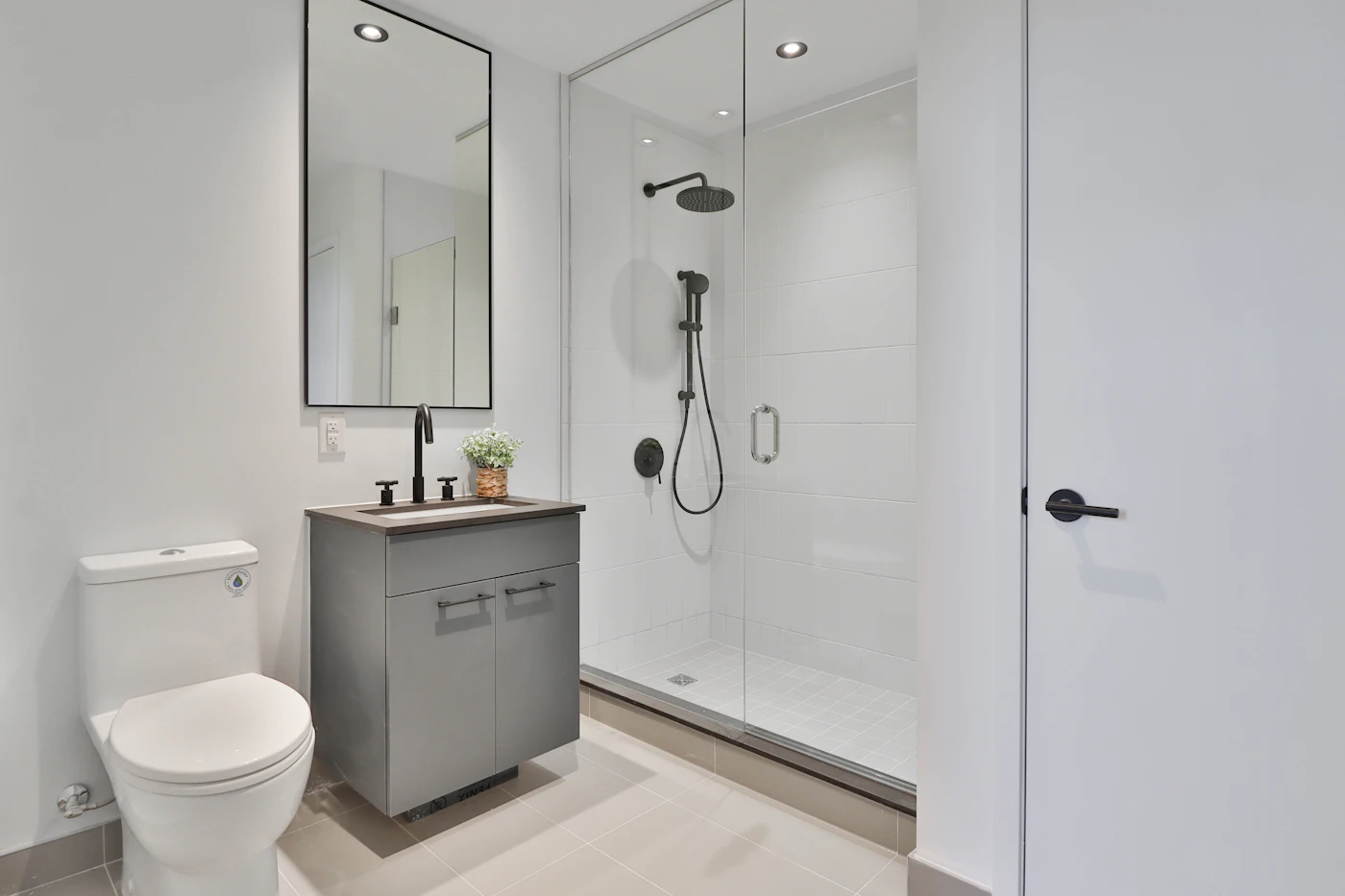 Salle de bain avec douche